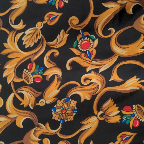 Vintage late 80s/ early 90s blouse complete with shoulder pads - size small - Picture 2 of 4